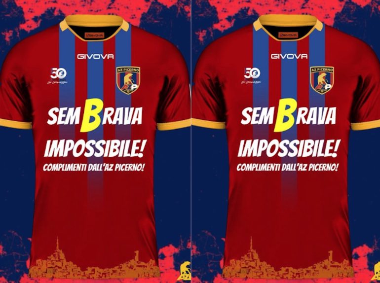 Per la prima volta nel calcio gli avversari celebrano i vincitori con una maglia