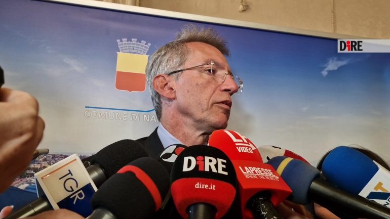 Terremoto Napoli,il sindaco: ” 11 in ospedale ma per panico”. Chiusa la scuola Viviani