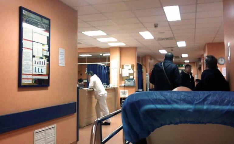 minacce forbici ospedale san paolo