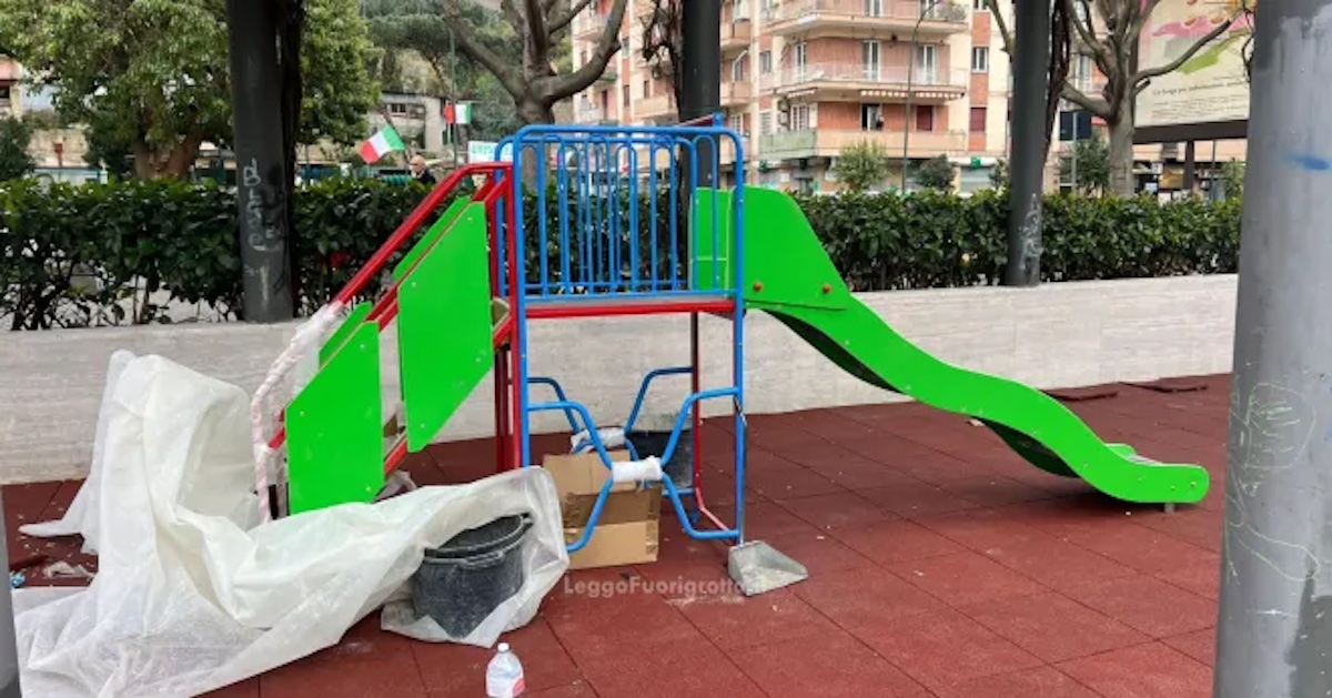 Napoli, sparatoria al parco giochi di Piazza Italia: ferita una donna