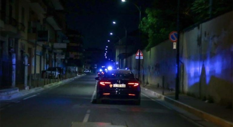 Napoli, blitz a Pianura a casa dei 23 agli arresti domiciliari: uno era evaso
