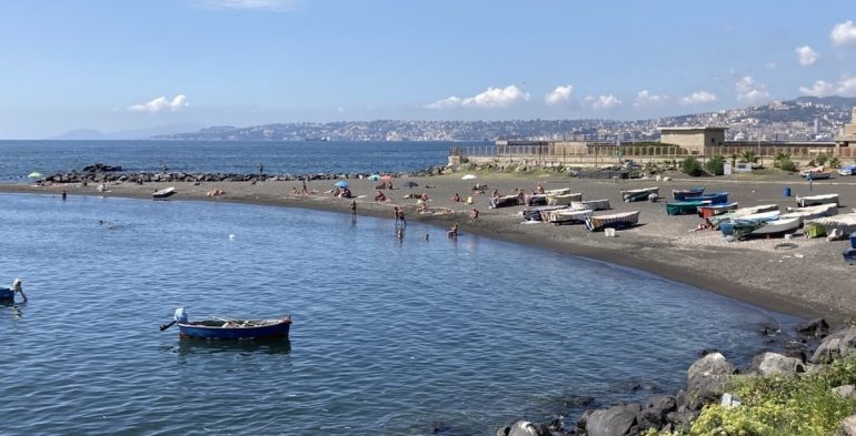 Napoli, torna balneabile il tratto di mare della spiaggia di Pietrarsa