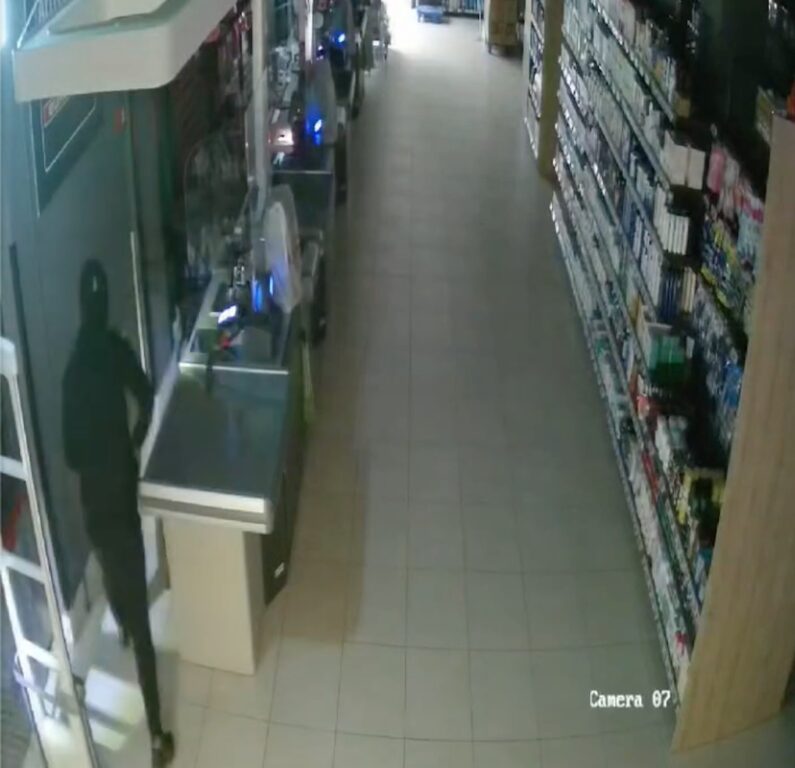 Sant’Anastasia, due rapine in una settimana nello stesso supermercato: rischio chiusura