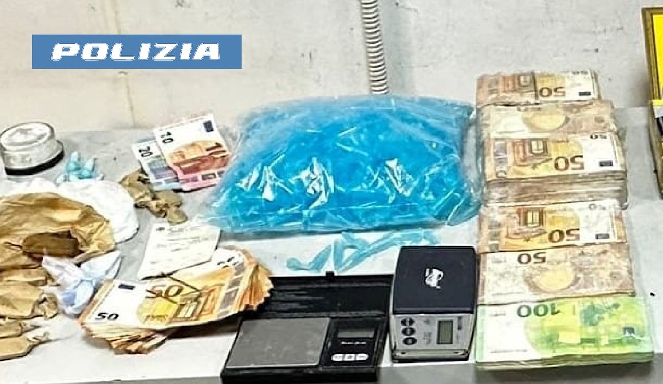 55enne arrestato con droga, arma, taser e 100.000 euro a Agnano