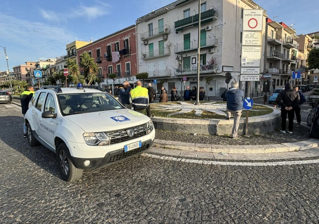 Terremoto a Pozzuoli, gli psicologi: “E’ una dura prova. Gente preoccupata, ma non c’è panico”