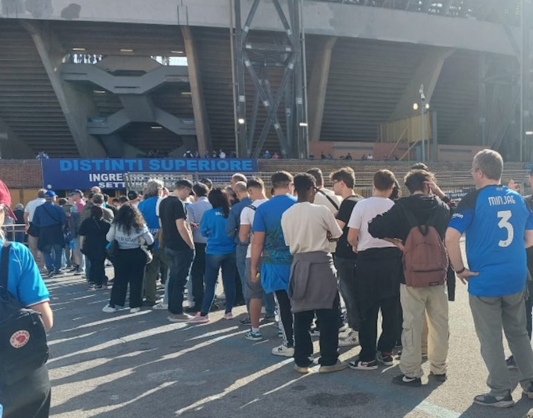 Napoli, il questore emette 10 Daspo