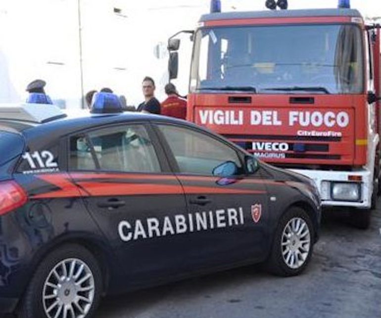 Giugliano, incendio in un appartamento: madre e figlio di 5 anni lievemente ustionati
