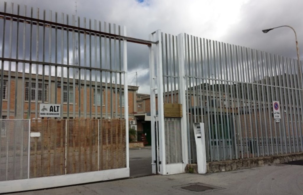 Spari a Pontecagnano, fermato il presunto responsabile: trovate armi clandestine e droga