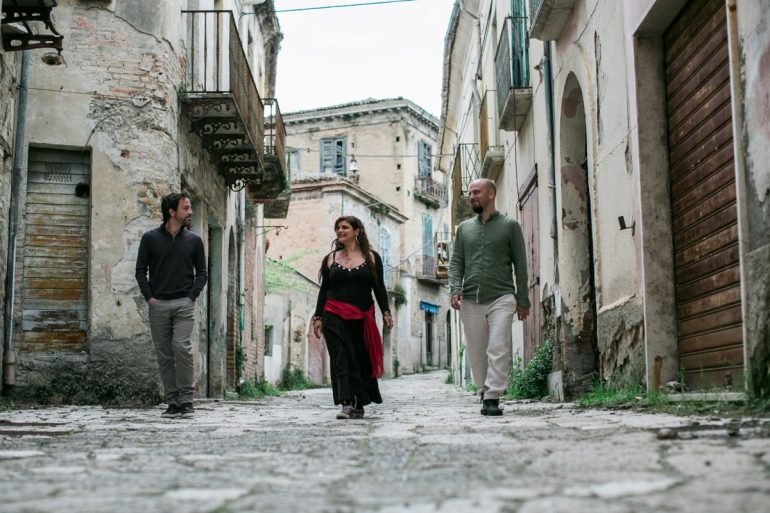 Alla Sala Molière di Pozzuoli i Gatos do Mar chiudono la stagione del teatro diretto da Nando Paone