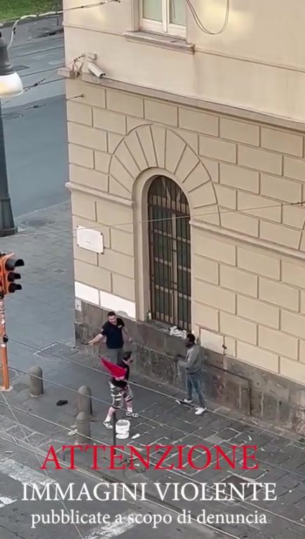 Napoli, rissa tra lavavetri e automobilisti a via Marina