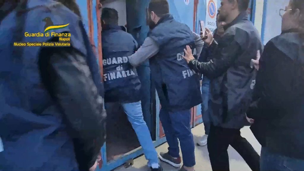 Napoli, il mago dei falsari Alfredo Muoio chiedeva 20 euro per ogni banconote falsa da 50