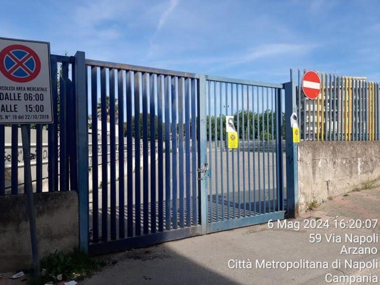 Arzano, Guardia di Finanza in comune: visitati gli uffici al primo e secondo piano del municipio.