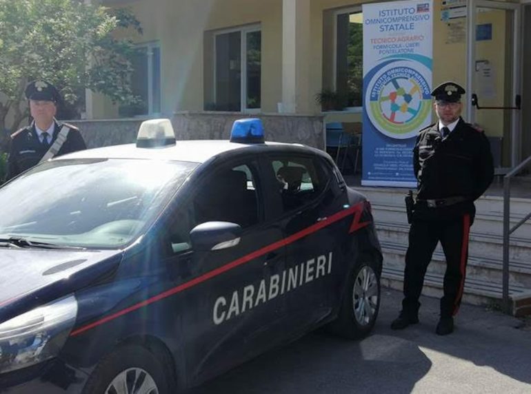 Caserta, ladri messi in fuga dai Carabinieri: recuperati computer e tablet saccheggiati da una scuola