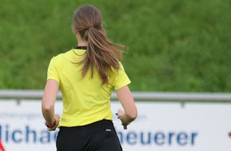 Insulti sessisti e minacce a giovane arbitra: “Devi fare la fine di Ilaria”. Dirigente squalificato fino al 2028