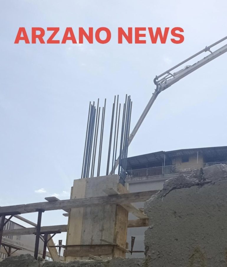 Ad Arzano maxi colata di cemento al posto di un capannone