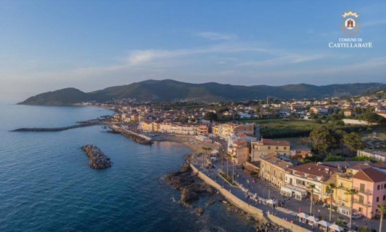Castellabate, abusi edilizi in zona vincolata: sequestri e denunce