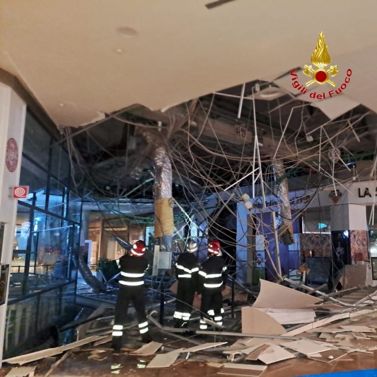 Crollo al Centro Commerciale Campania: area sequestrata, aperta un’inchiesta
