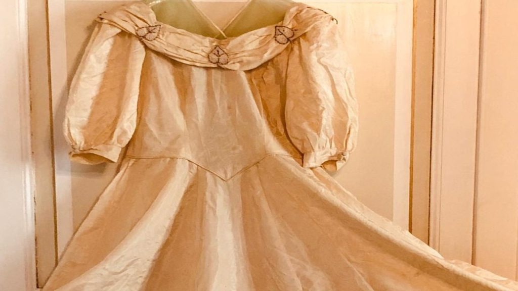 Exhibition in Torchiara: 'The development of fashion as a mirror of time' curated by Carolina Melfa