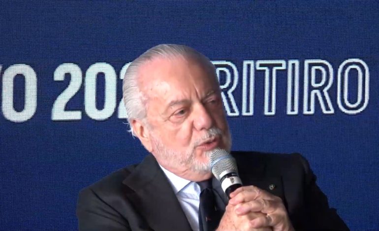 De Laurentiis: “Nuovo allenatore? Prepariamo ricostruzione totale. Novità entro fine mese”