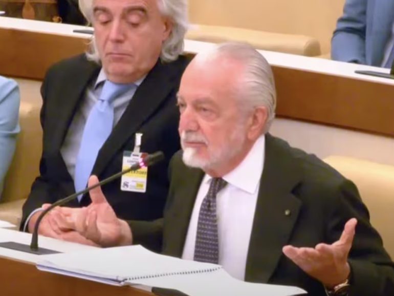 De Laurentiis: “Politica non ferma violenza negli stadi per non perdere voti”. Lo sfogo: “Serie A? Portata avanti da 6-8 squadre, urge riforma”