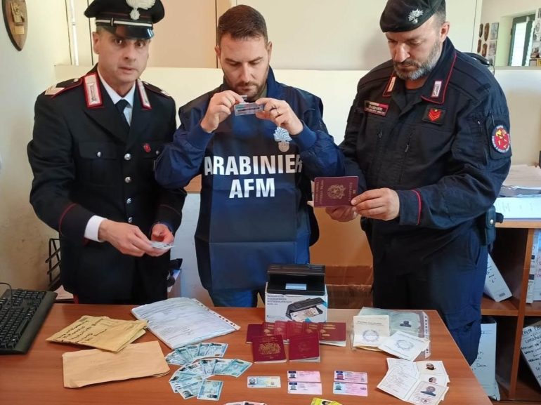 A Giugliano arrestato ghanese: aveva decine di documenti falsi