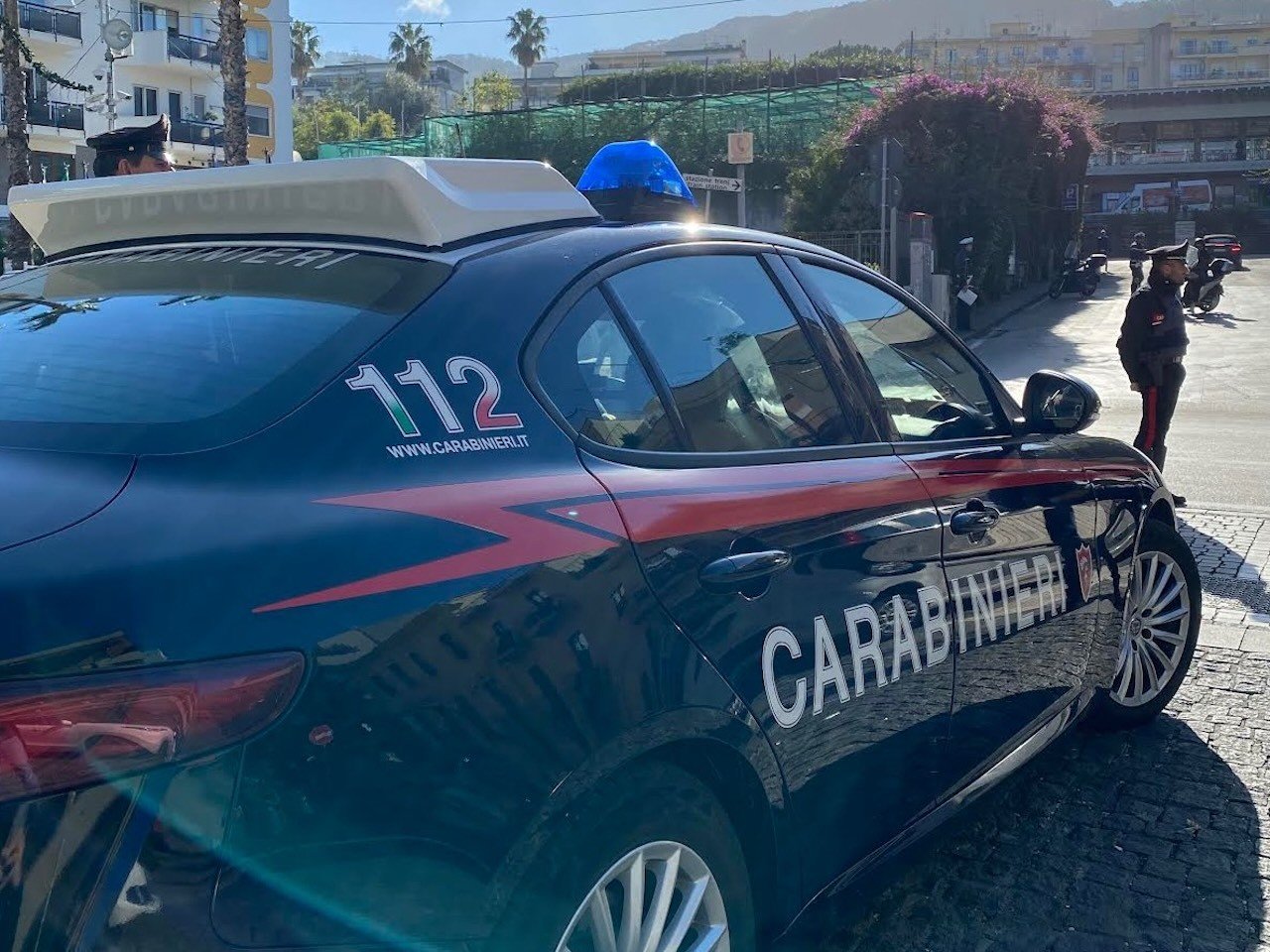 Furto da 2mila euro in negozio di Sorrento: tre arresti grazie all’intervento dei Carabinieri