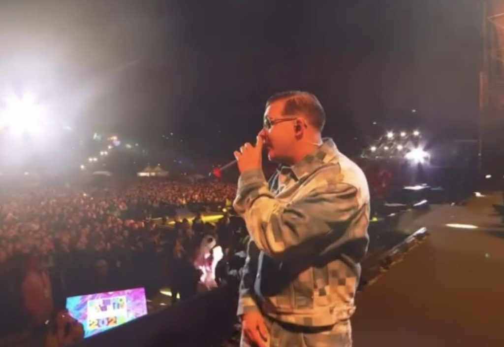 Geolier al Concertone: “Basta disuguaglianze, siamo tutti uguali’