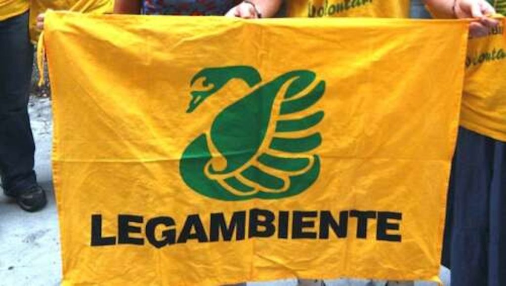 Campania in fondo alla classifica di Legambiente: “Città grigie tendenti al nero”