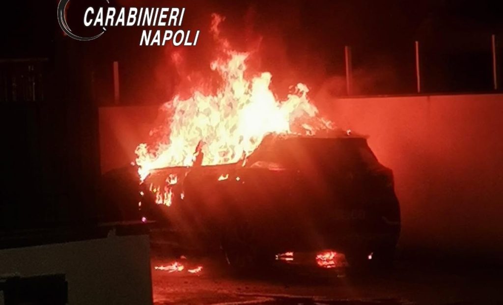 Auto in fiamme a Roccarainola: si indaga su incendio doloso