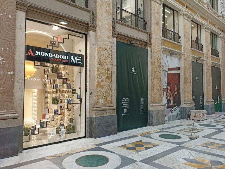Napoli, quel “pasticciaccio brutto” della libreria Mondadori