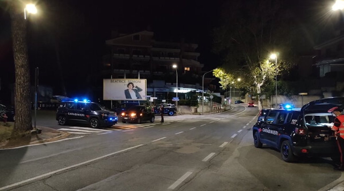 Pagani: inseguimento e arresto di un 15enne con droga e coltello durante posto di blocco