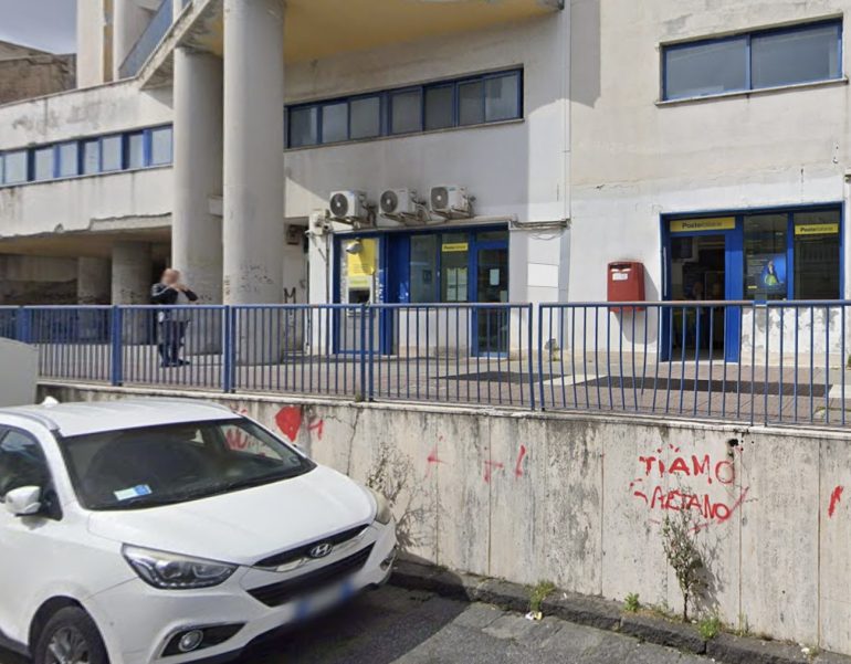 Secondigliano, rapinatore solitario tenta rapina al portavalori e poi fugge a piedi