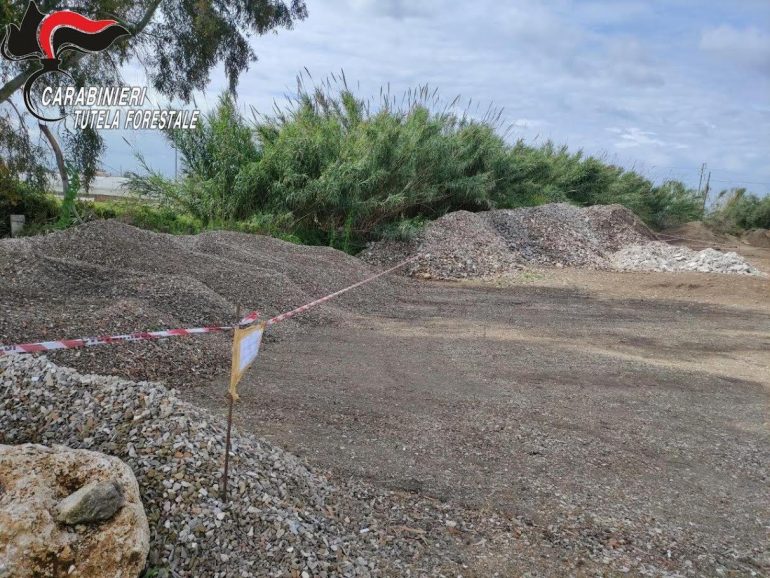 Francolise: sequestrati cumuli di rifiuti speciali in un terreno privato