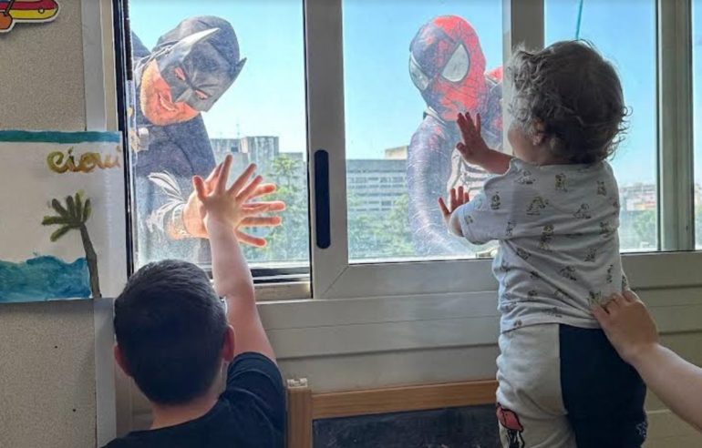 ABIO Napoli e i Supereroi Acrobatici insieme per regalare un sorriso ai bambini ricoverati al Policlinico Federico II