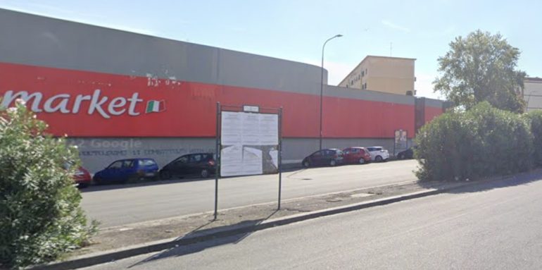 Napoli, furto al supermercato Rossotono di Fuorigrotta: rubata cassaforte