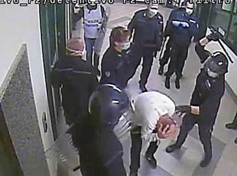 Violenze nel carcere di Santa Maria Capua Vetere, il pm Milita: «Alla Diaz comportamenti meno gravi»