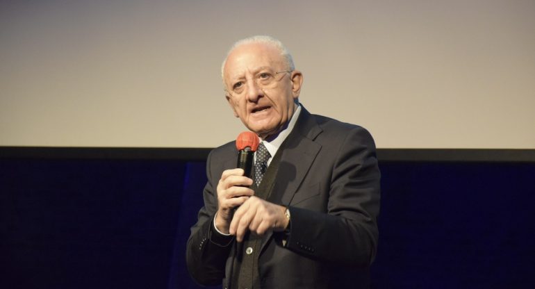 de luca, corte sull'autonomia