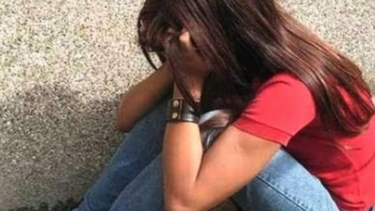 Pompei, fermato stalker violento: minacce e pistola contro l’ex fidanzata minorenne