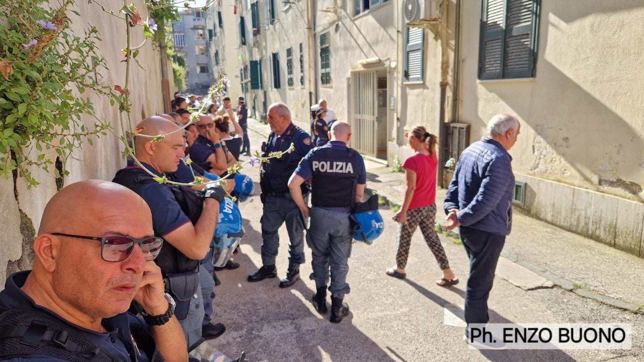 Pozzuoli sgombero forzato