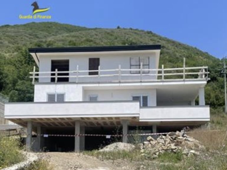 Santa Marina sequestro fabbricato abusivo in zona vincolata