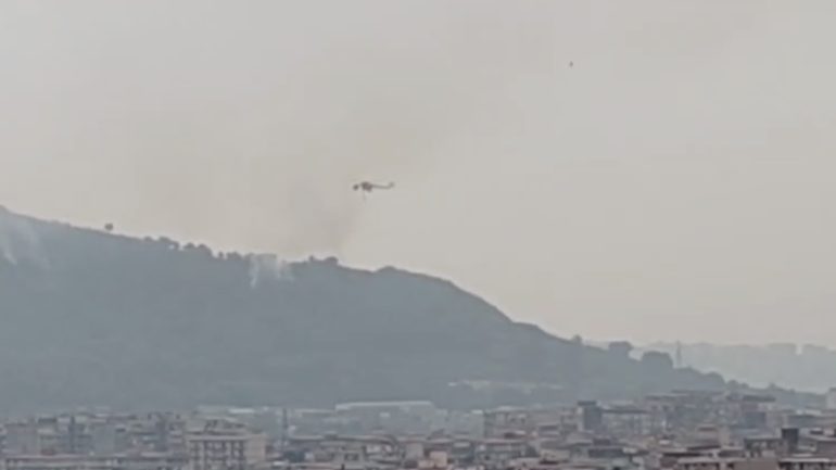 Doloso incendio ai Camaldoli spento dopo oltre 24 ore