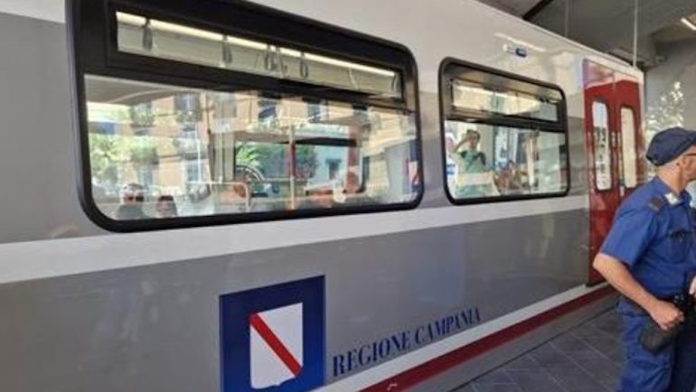 molestie sessuali, treno circumvesuviana