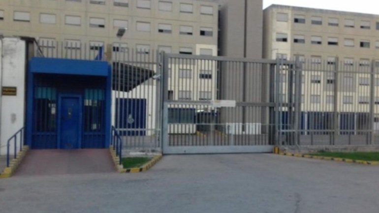 Napoli, perseguita e minaccia il fratello: arrestato