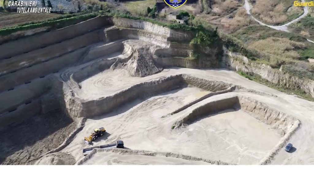 Napoli tonnellate di rifiuti tombati nell’aex area Suarez ai Camaldoli: arrestato imprenditore