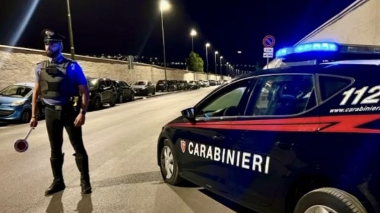 Napoli, 15enne in moto senza patente e senza casco: denunciata