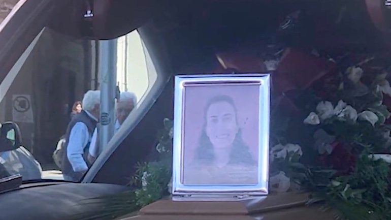 Duomo di Voghera gremito per i funerali di Cristina Frazzica uccisa in mare a Posillipo
