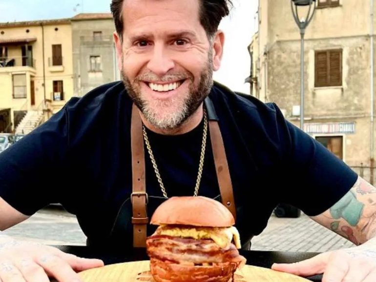 Riparte da Napoli il viaggio de ‘Il Panino Perfetto’: ciak a San Gregorio Armeno e alla Pignasecca
