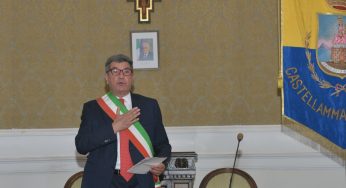 Castellammare, il Viminale scioglie il Comune per camorra. È scontro totale tra il sindaco e il PD