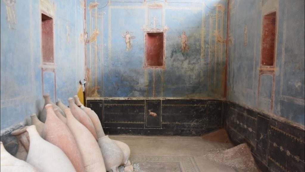Pompei, un Sacrario blu rinvenuto nella Regio IX