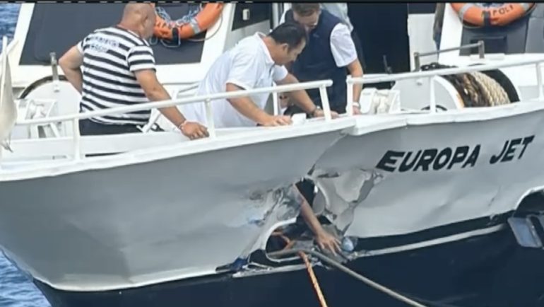 Incidente al porto di Sorrento: motonave urta la banchina